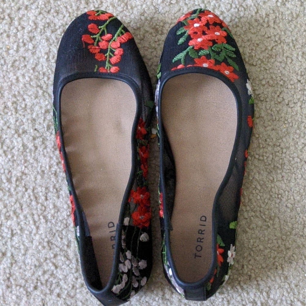 Black Lace Flats with Flowers